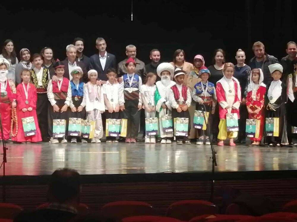 Eğirdirli minik tiyatrocular Akdeniz bölge birincisi oldu