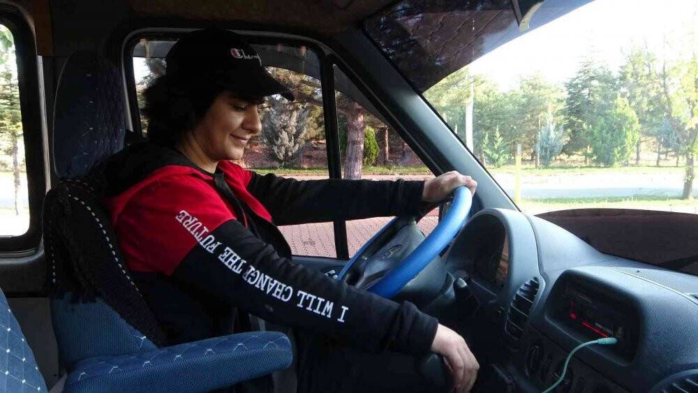 Malatyalı ’Şoför Nebahat’ erkeklere taş çıkartıyor