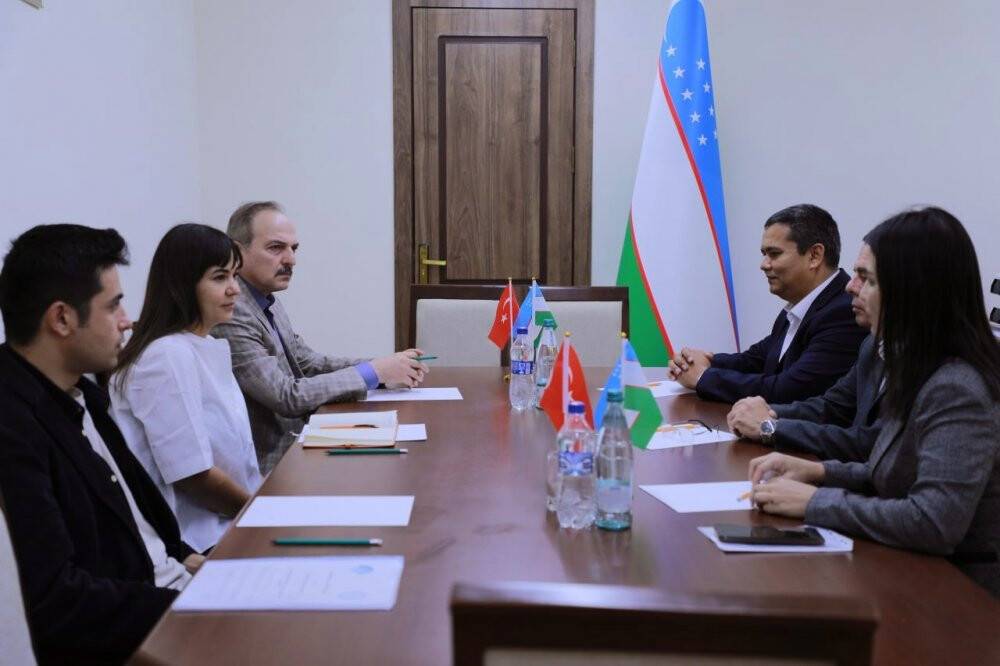 NEÜ, Özbekistan’da uluslararası kongre gerçekleştirerek iş birliklerine imza attı