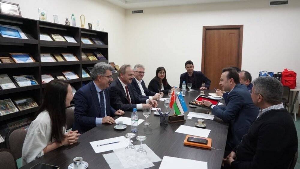 NEÜ, Özbekistan’da uluslararası kongre gerçekleştirerek iş birliklerine imza attı