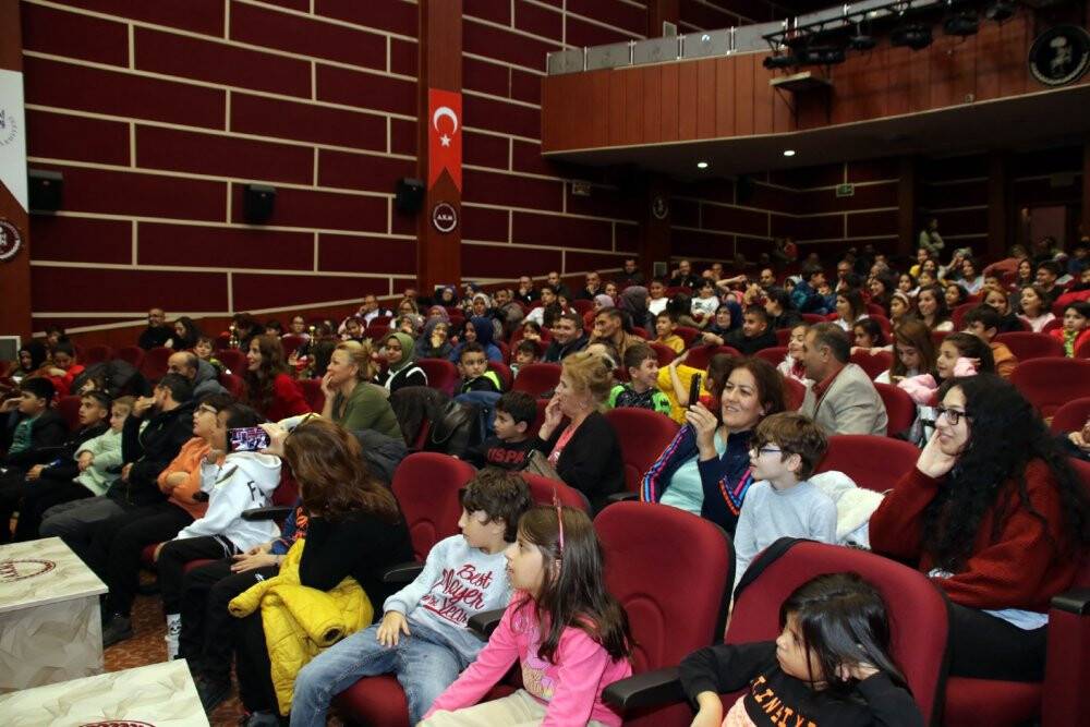 Yarışmanın heyecanını sıra Yarenleri gösterisiyle attılar