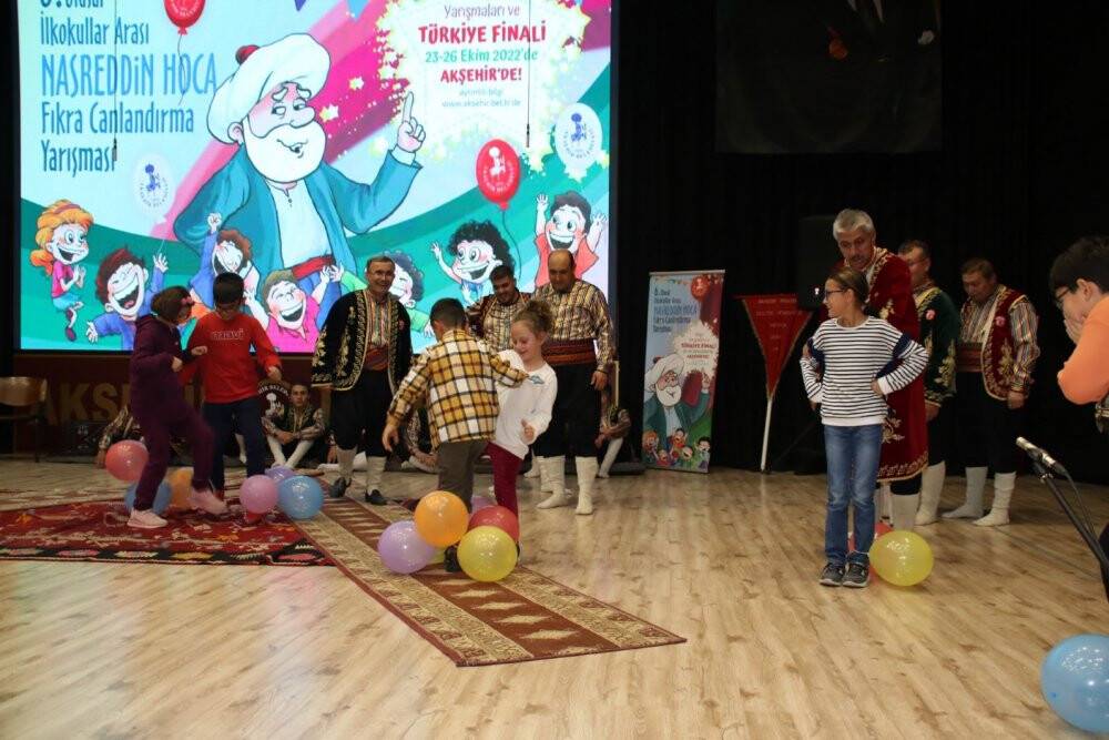 Yarışmanın heyecanını sıra Yarenleri gösterisiyle attılar