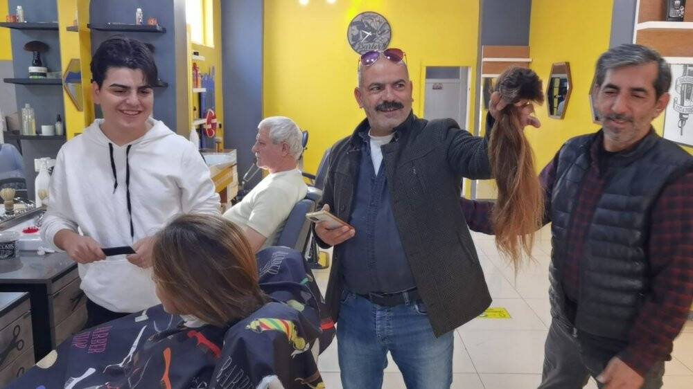 12 yıl sonra saçına makas değdi