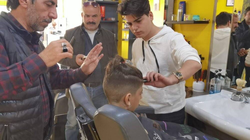 12 yıl sonra saçına makas değdi