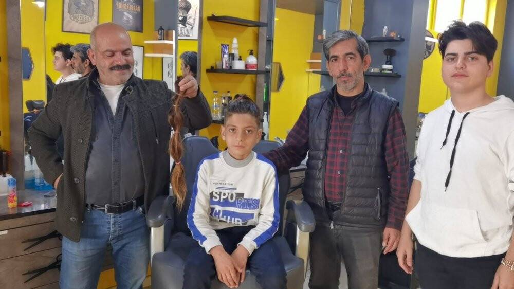 12 yıl sonra saçına makas değdi