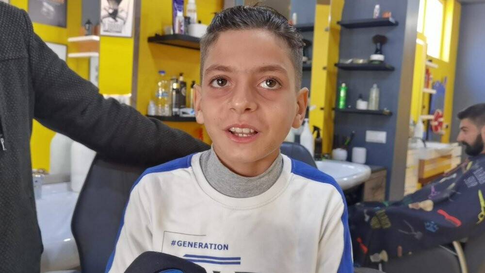 12 yıl sonra saçına makas değdi