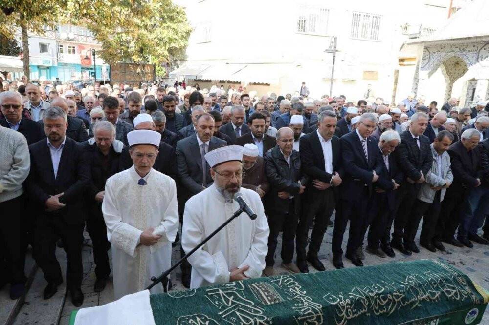 93 yaşında vefat eden Cerrahoğlu son yolculuğuna uğurlandı