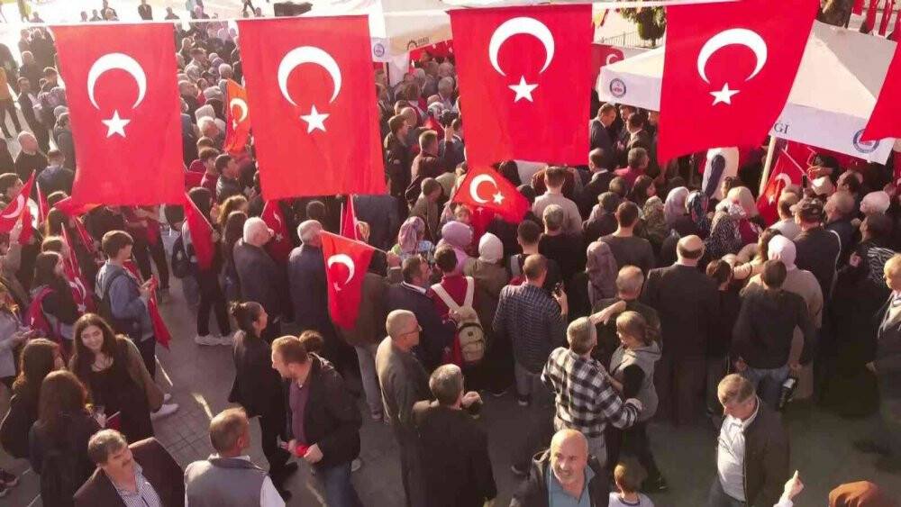 Cumhuriyet’in 99. yılında Türk bayraksız ev kalmayacak