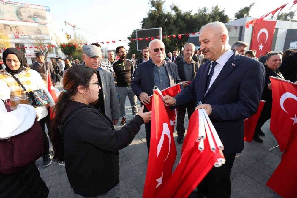 Cumhuriyet’in 99. yılında Türk bayraksız ev kalmayacak