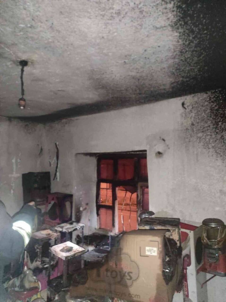 Depo olarak kullanılan evde yangın