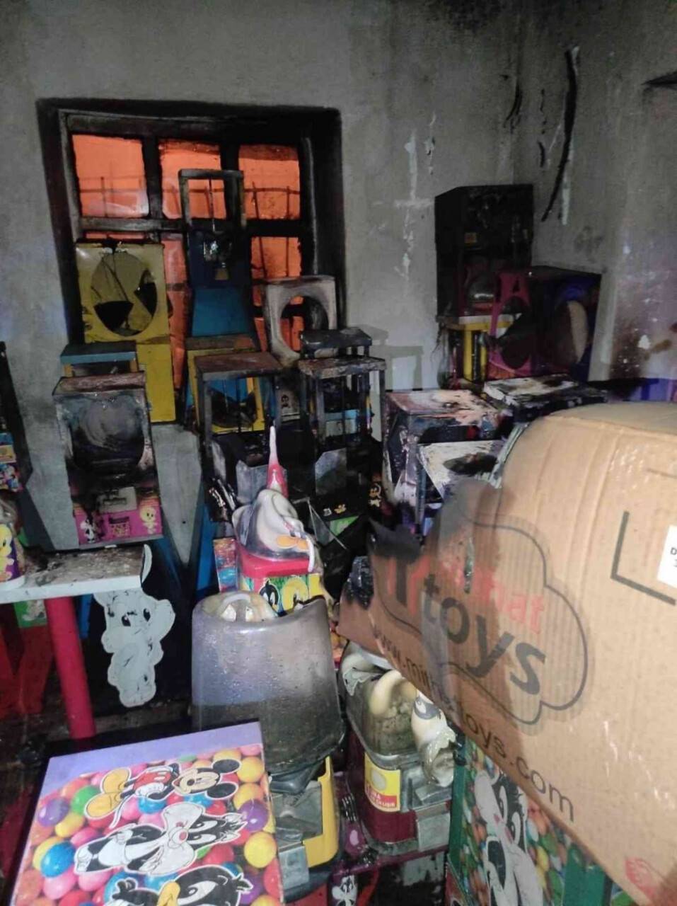 Depo olarak kullanılan evde yangın