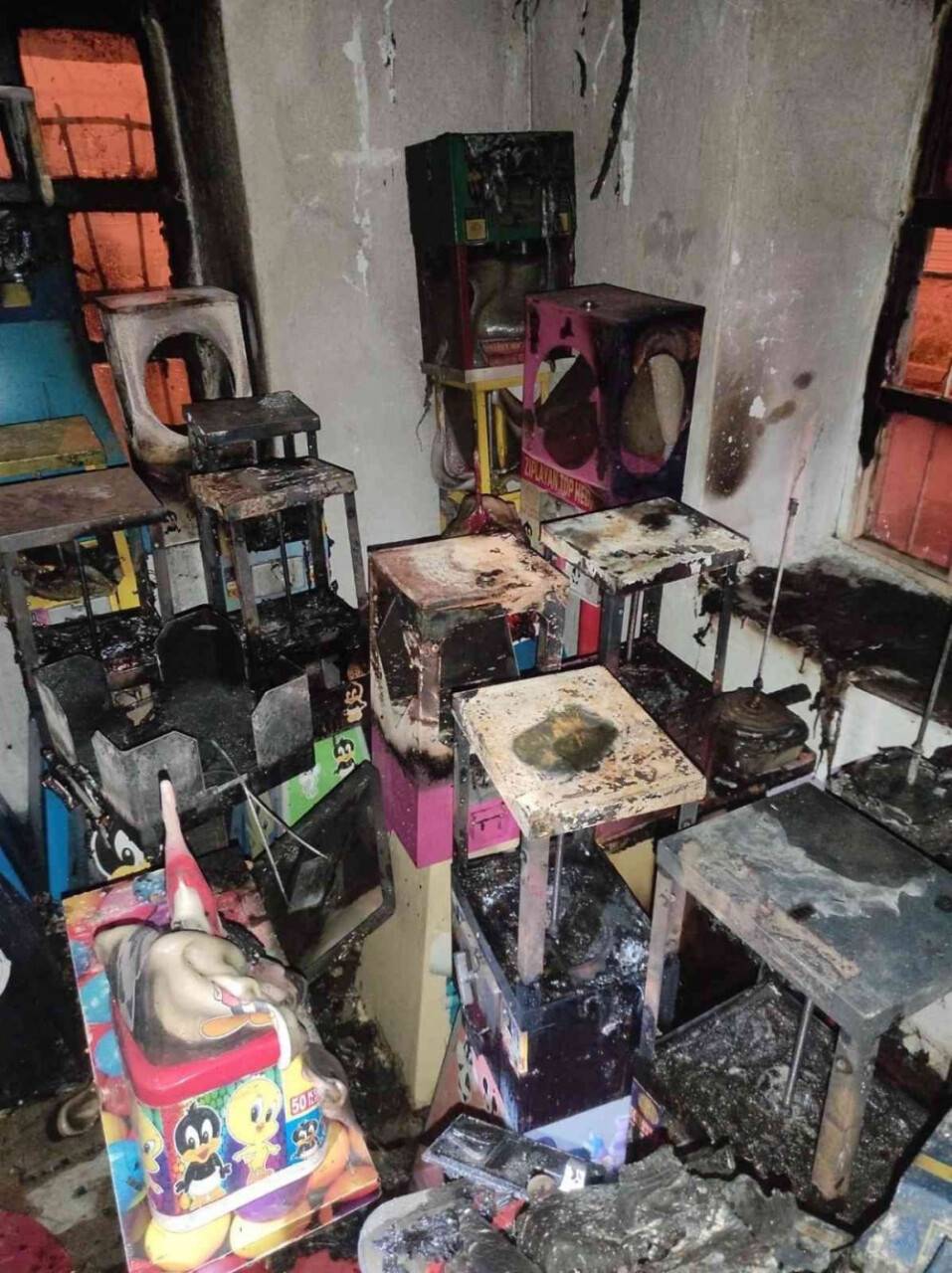 Depo olarak kullanılan evde yangın