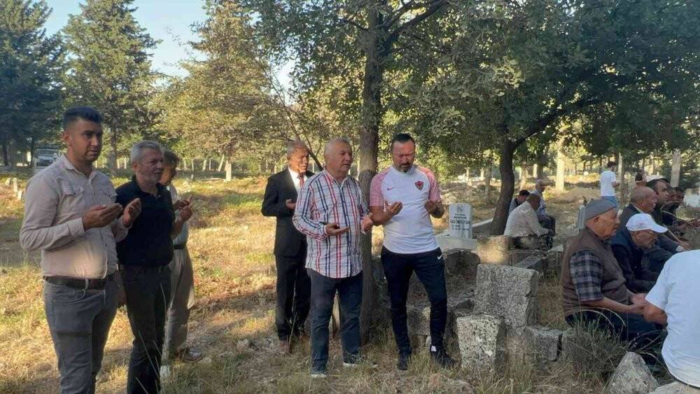 Hatayspor maçına giderken, kaza yapan sürücü ve yeğeni toprağa verildi