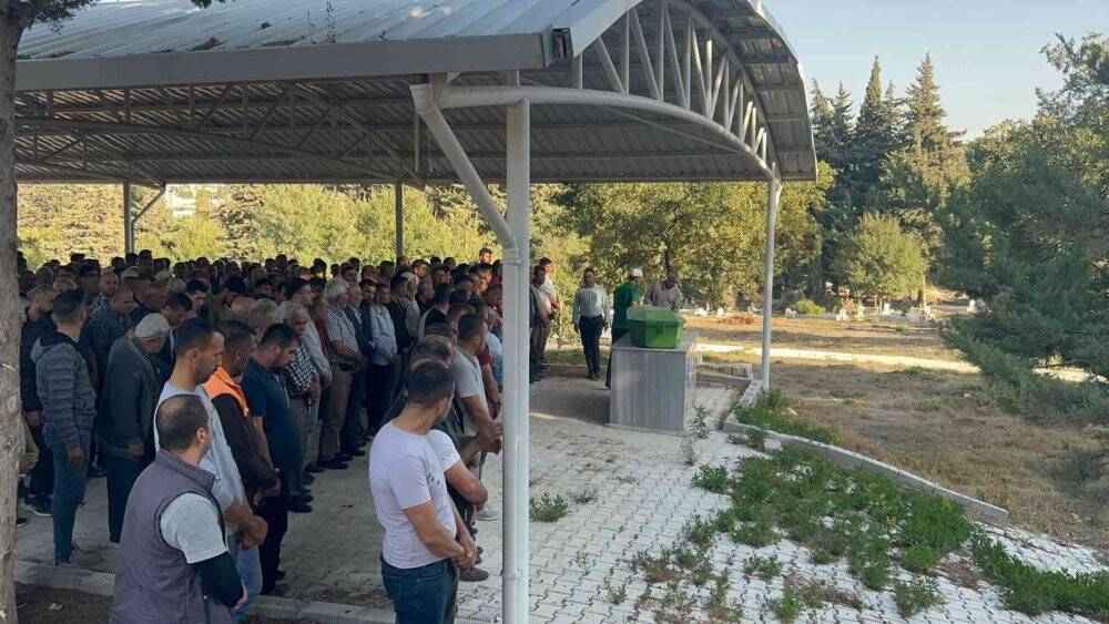 Hatayspor maçına giderken, kaza yapan sürücü ve yeğeni toprağa verildi