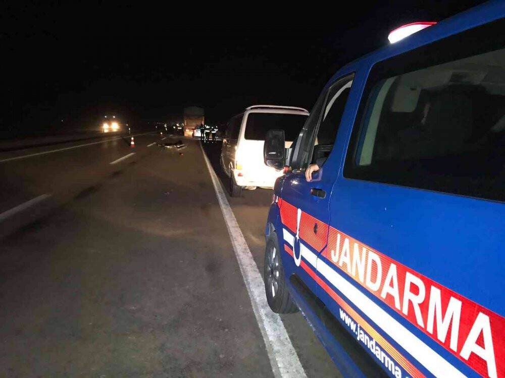 Konya’da hafif ticari araç kamyona çarptı: 1 ölü, 3 yaralı