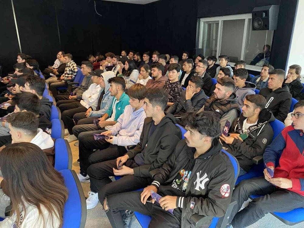 Kulu’da öğrencilere uyuşturucuyla mücadele semineri