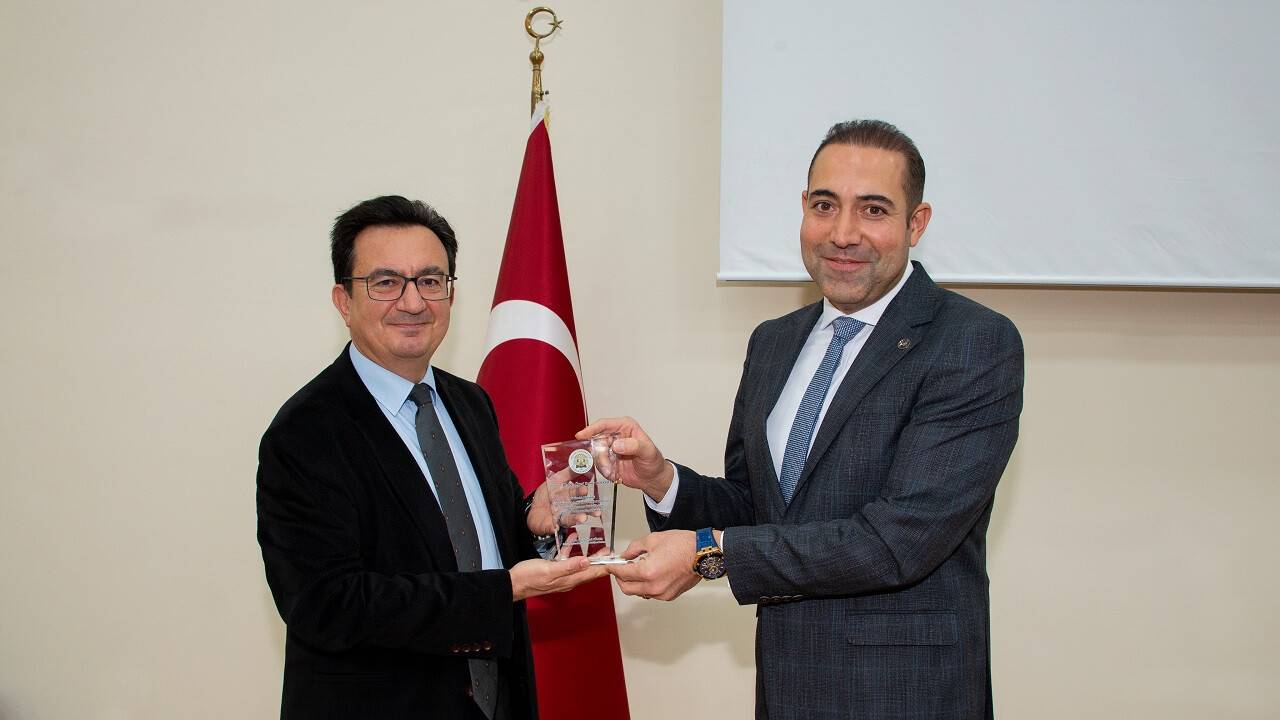 selcuk-universitesinde-hukukta-ders-calisma-yontemleri-anlatildi-3.jpg