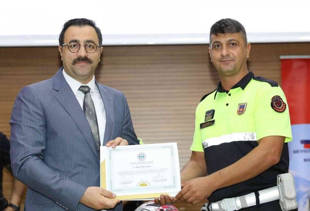 Üniversite öğrencilerine trafik güvenliği anlatıldı