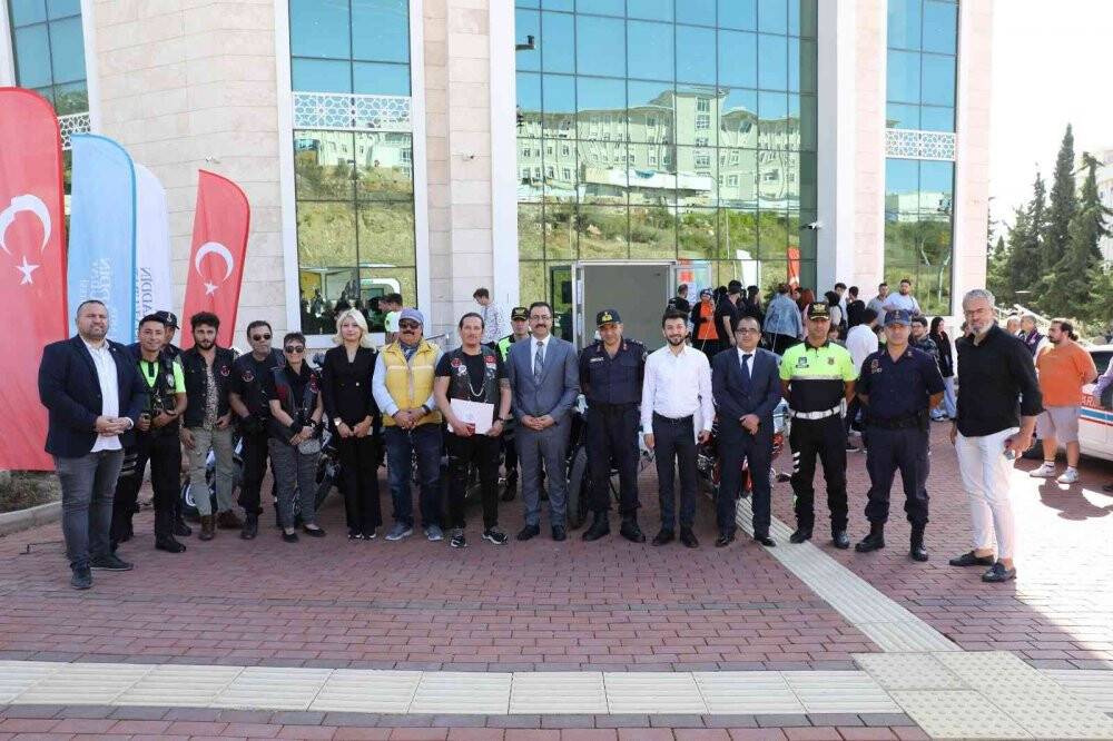 Üniversite öğrencilerine trafik güvenliği anlatıldı