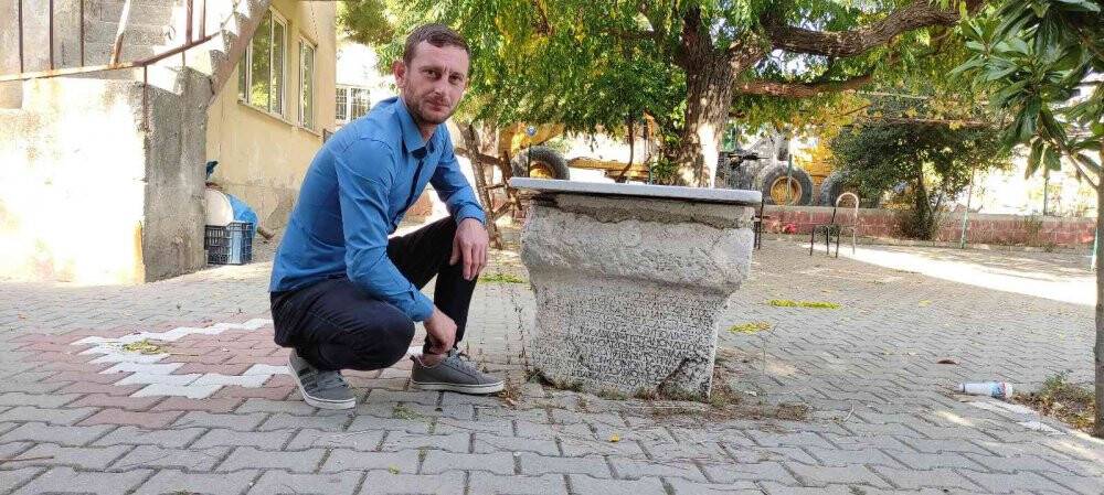 Köy meydanındaki tarihi taş 2 bin yıllık şampiyonu ortaya çıkardı