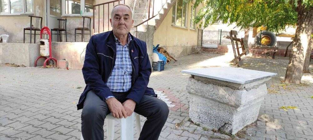 Köy meydanındaki tarihi taş 2 bin yıllık şampiyonu ortaya çıkardı