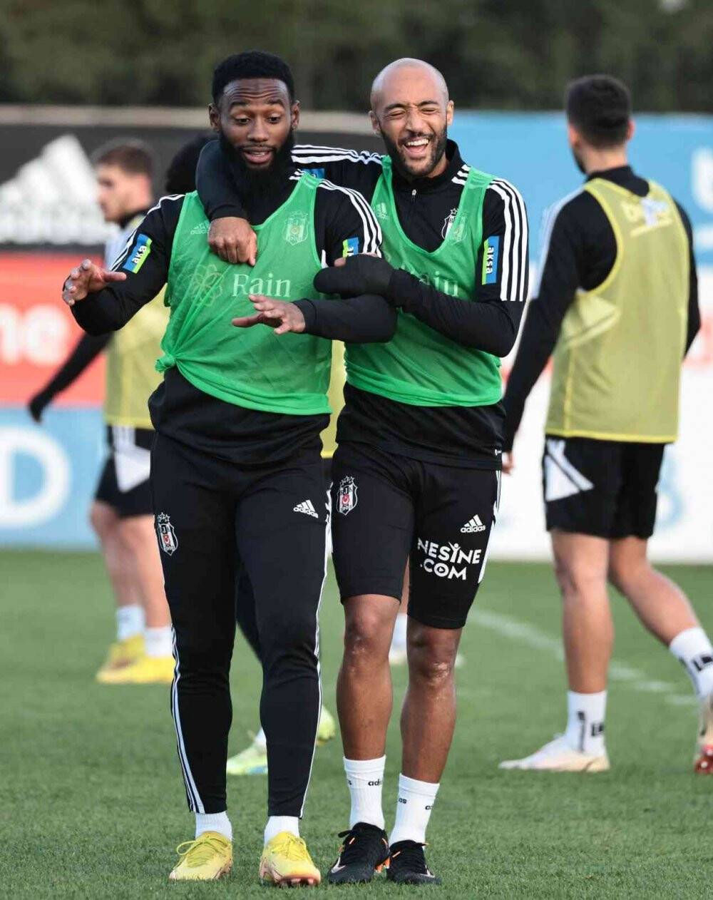 Beşiktaş yeni hocası Şenol Güneş yönetiminde çalıştı