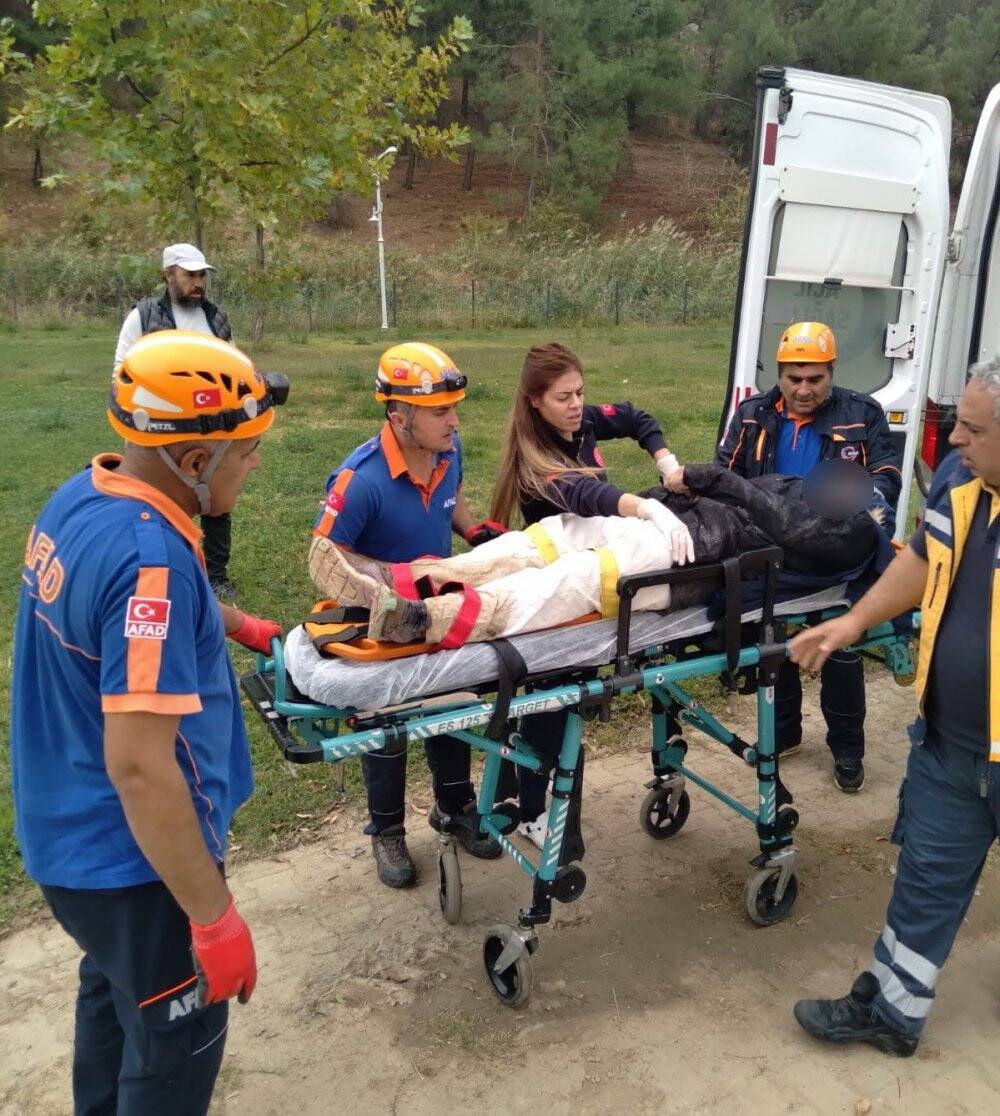 Kayalıklardan düşen kadını AFAD kurtardı