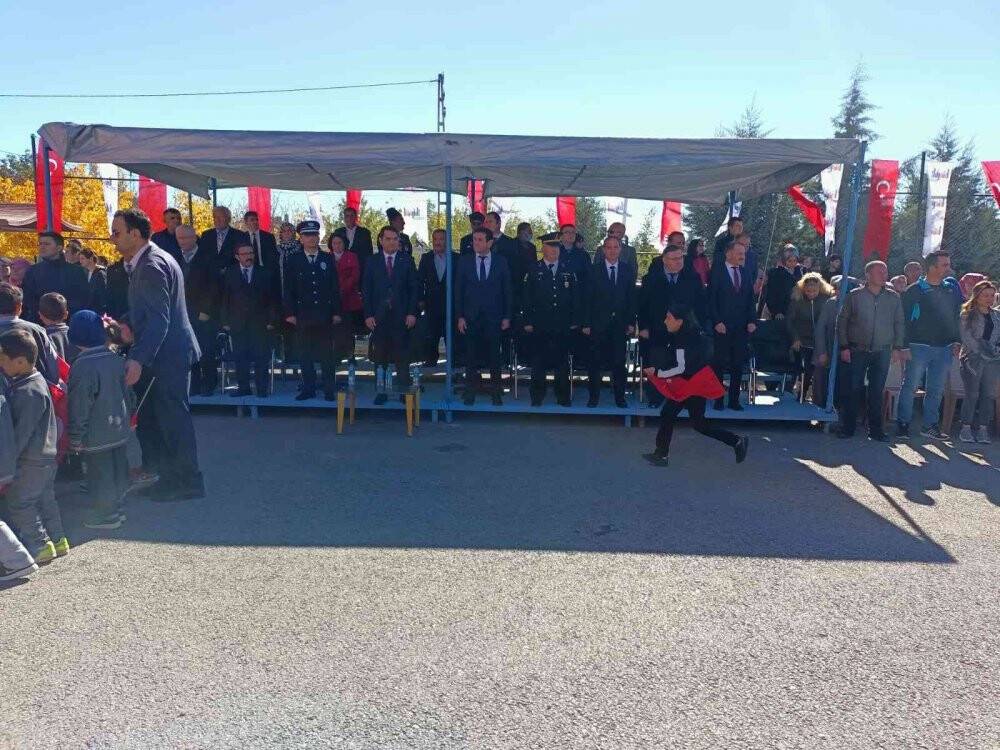 99 yaşındaki ninenin şiirleri kutlamalara damga vurdu