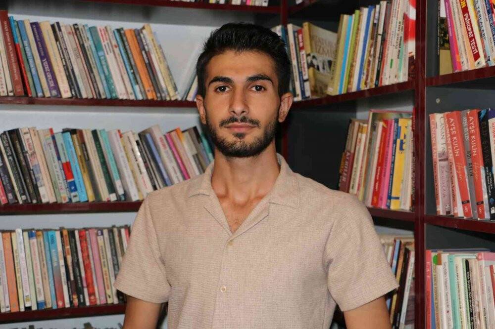 İki arkadaş kendi imkanlarıyla açtıkları merkezde öğrencilere destek çıkıyor