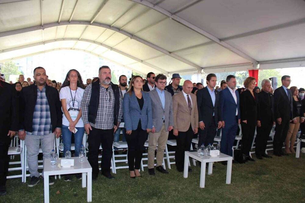 İzmir depreminde hayatlarını kaybedenler gözyaşları ile anıldı