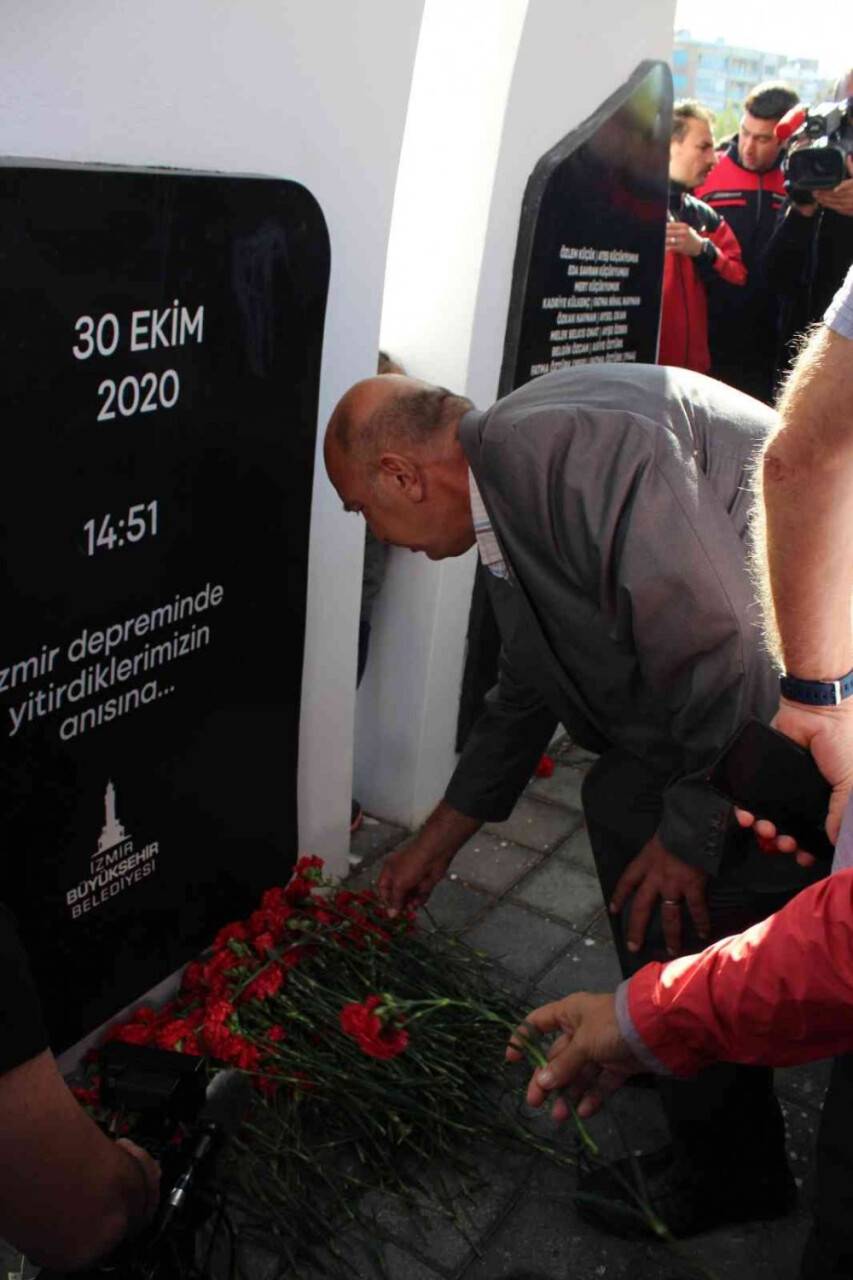 İzmir depreminde hayatlarını kaybedenler gözyaşları ile anıldı