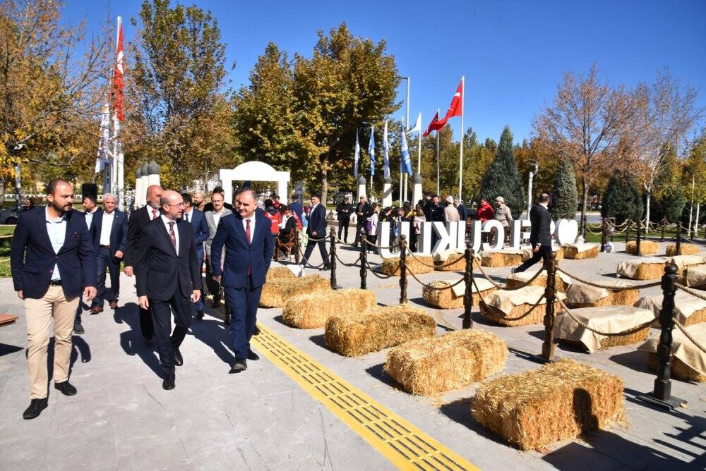 Selçuklu Belediyesi Kızılay Haftası’nda farkındalık oluşturmaya devam ediyor