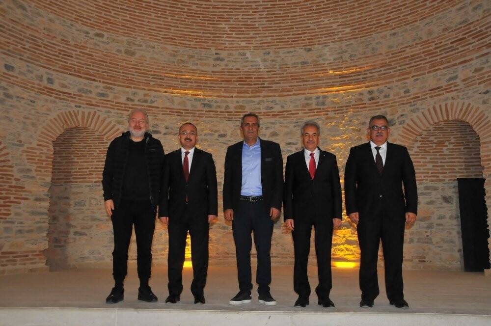 Ünlü türkücü Yavuz Bingöl Akşehir sokaklarında