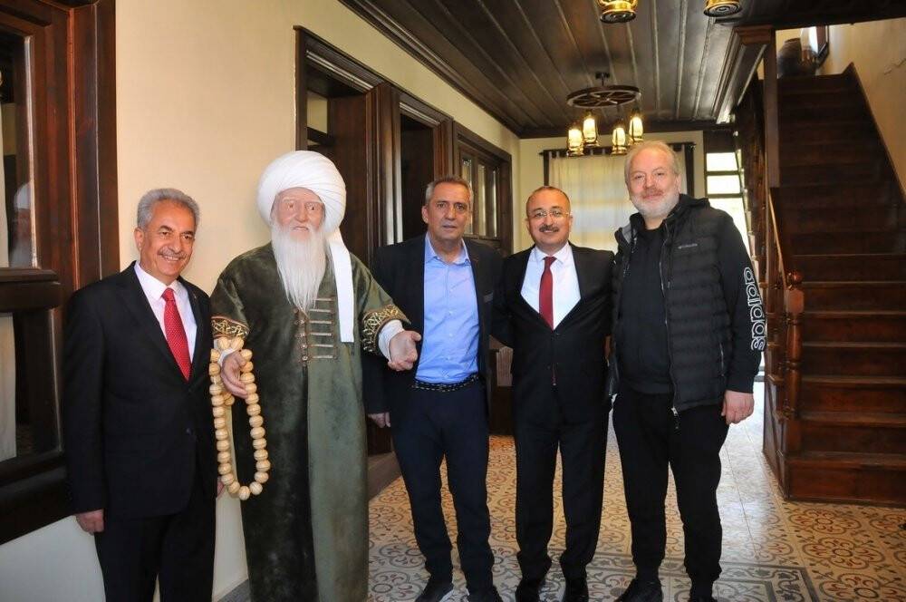 Ünlü türkücü Yavuz Bingöl Akşehir sokaklarında