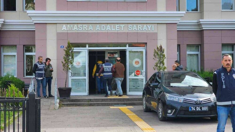 Amasra'da maden ocağındaki patlamaya ilişkin gözaltına alınan şüphelilerin adliyeye sevki başladı
