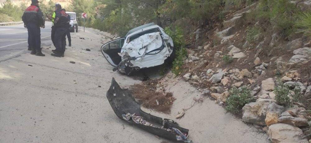 Antalya’da trafik kazası; 2 yaralı