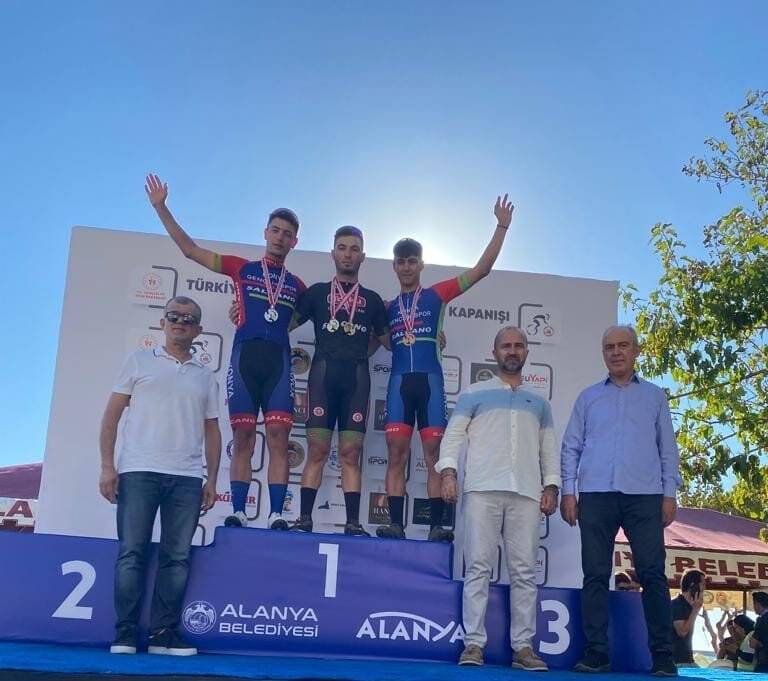 Torku Bisiklet Takımı Alanya’da madalyaları topladı