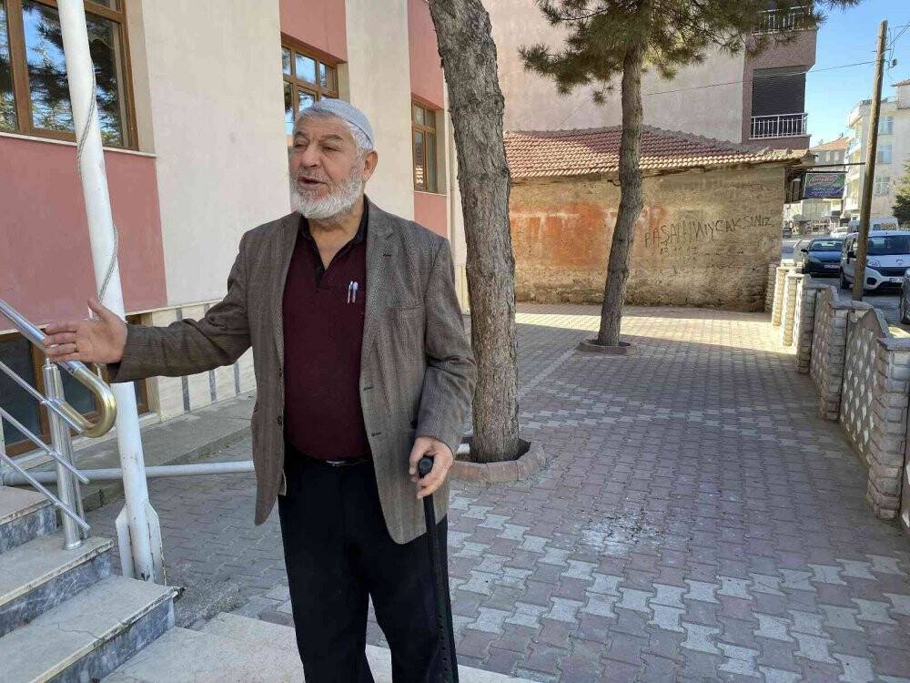 Market sahibi namaz kıldığı sırada soyuldu