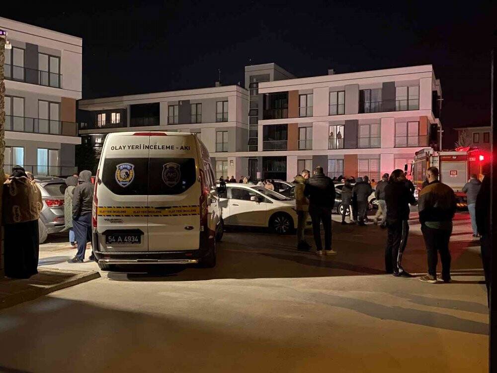 Ayrıldığı eşinin evinde kendisini yakan adam hayatını kaybetti