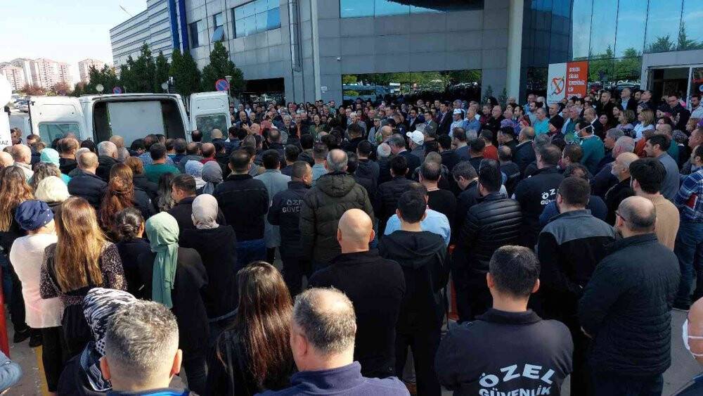 Kalbine yenilen güvenlik görevlisine tören düzenlendi