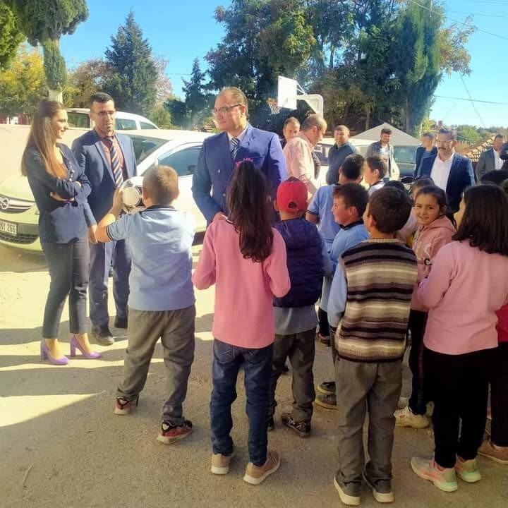 Kaymakam Arıkanla çocuklar sevindi