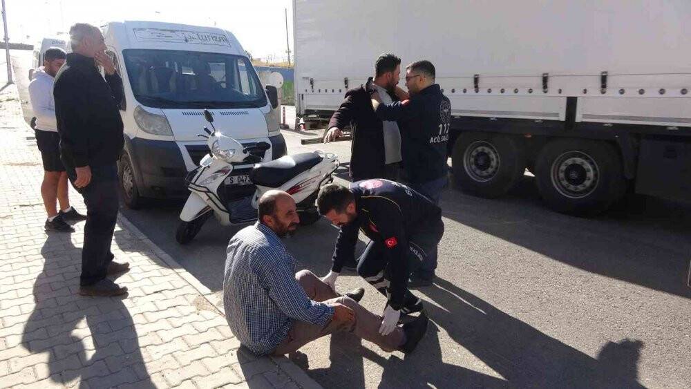 Öğrenci servisi otomobille çarpıştı