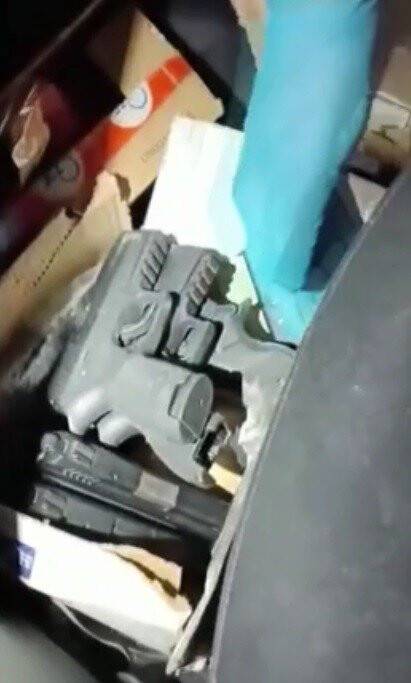 Oto yıkamacıdan çok sayıda tabanca malzemesi ele geçirildi