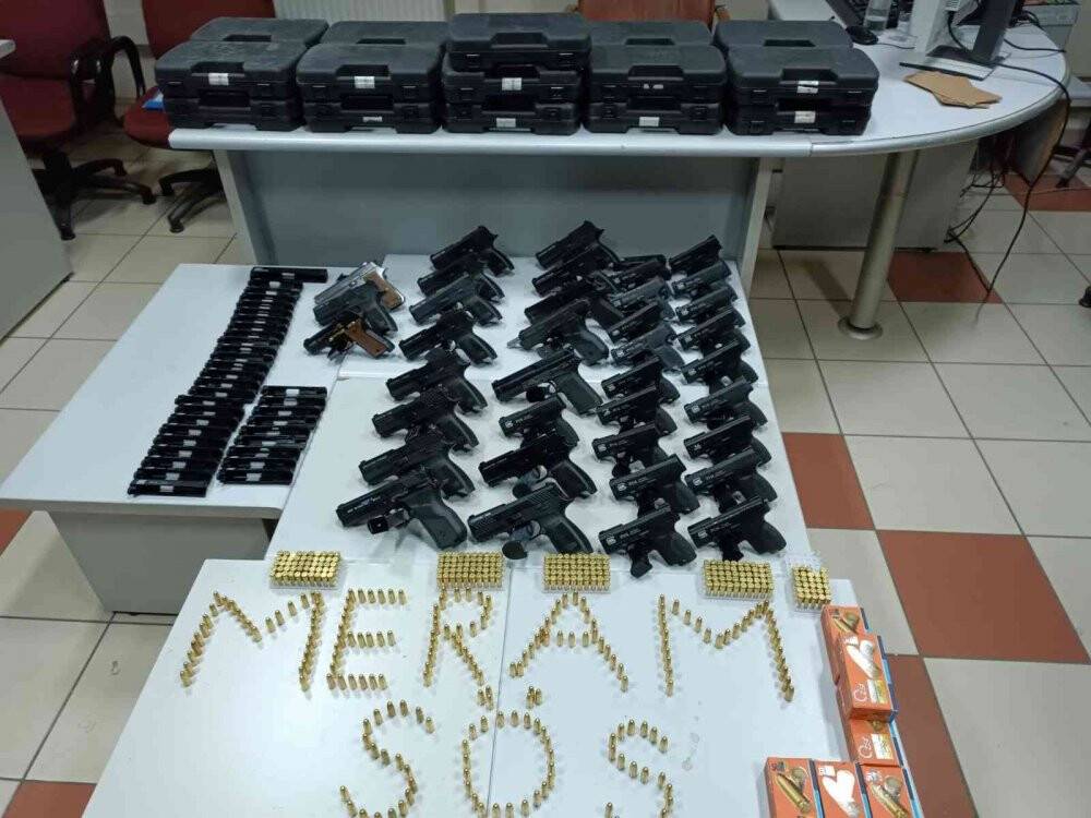 Oto yıkamacıdan çok sayıda tabanca malzemesi ele geçirildi