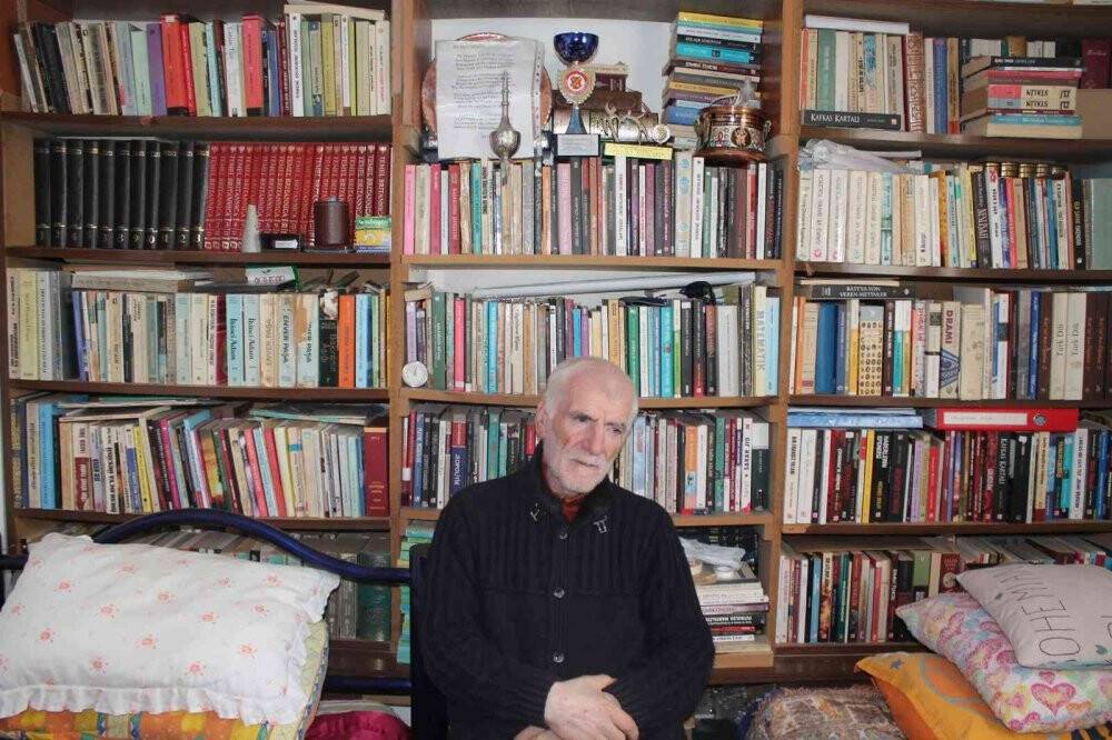 Yıllarca öğrenci yetiştirdi,  emekli olduktan sonra sebze ve tahıl yetiştirmeye başladı