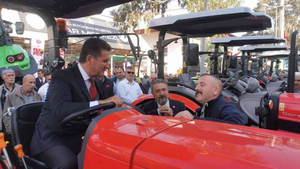 ’Çiftçi traktör alamıyor’ diyen Sarıgül’e ’Traktör yetiştiremiyoruz’ yanıtı