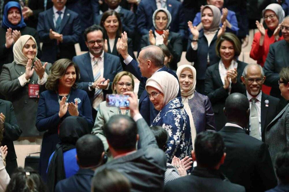 Cumhurbaşkanı Erdoğan'dan "başörtüsü" konusunda referandum sinyali