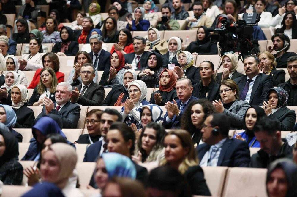 Cumhurbaşkanı Erdoğan'dan "başörtüsü" konusunda referandum sinyali