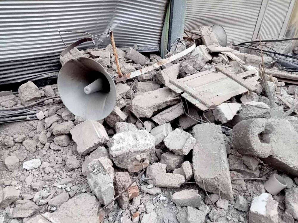 İzmir'de depremde yıkılan minare havadan görüntülendi