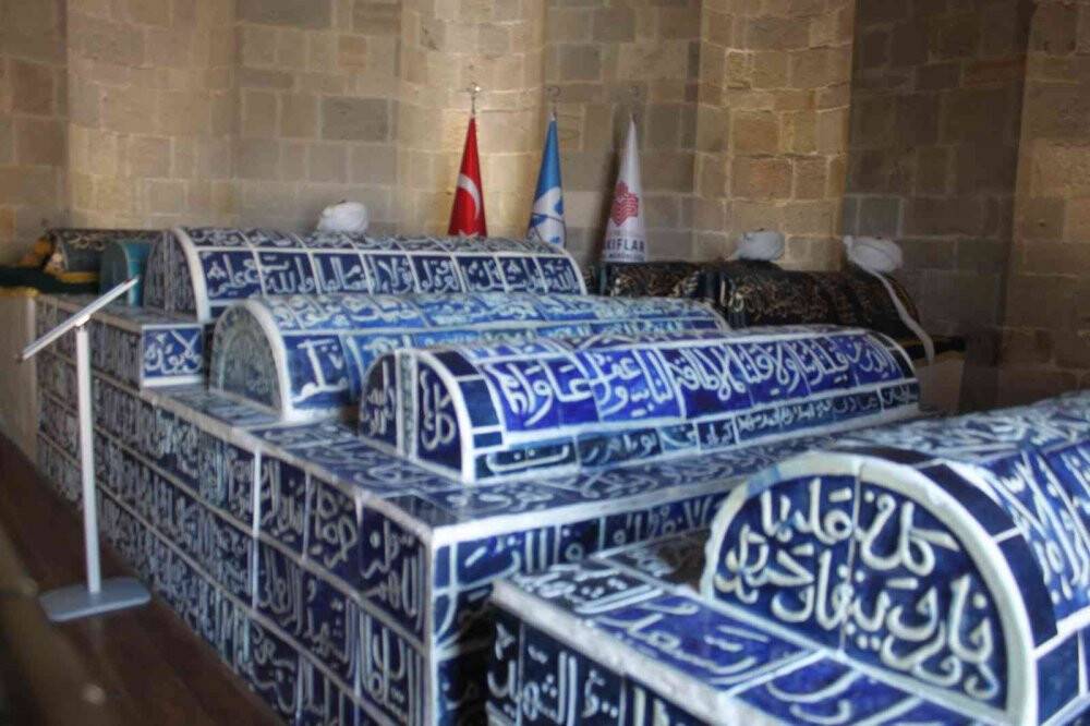 Konya’da Sultanlar Türbesi’nde her cuma namazı sonrası saygı nöbeti